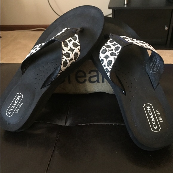 coach jessalyn flip flops